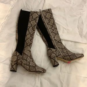 Donald/Pliner Size 6 knee high boots